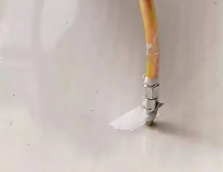 汕头瓷砖空鼓维修公司专业解答在瓷砖铺贴过程中，如果使用的砂料过粗（如全部使用了粗砂），可能会导致以下问题